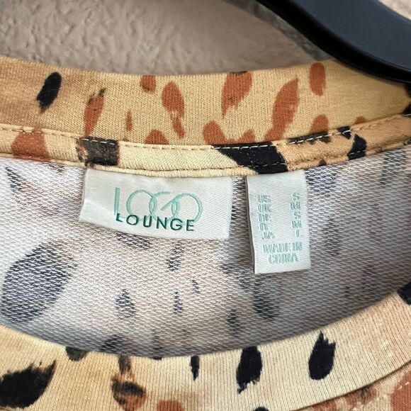 LOGO Lori Goldstein Leopard Puff Sleeve Top - Picture 4 of 7